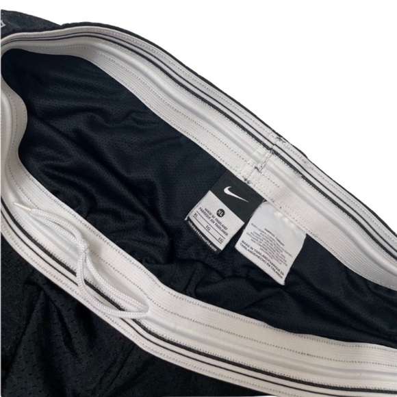 Nike Wome's Athletic Shorts Black White Dri fit Gym Running Track Shorts Size XL - Picture 9 of 13